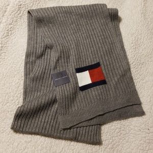 NWT Tommy Hilfiger Gray Ribbed Logo Scarf